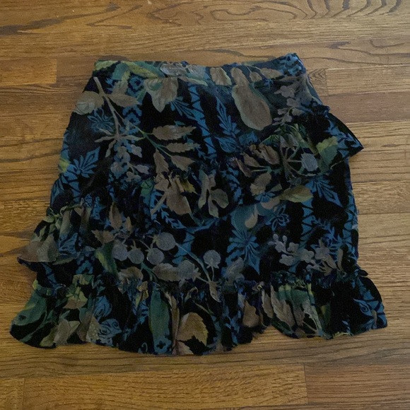 Chelsea & Violet velour floral reflects skirt size medium - Picture 9 of 9